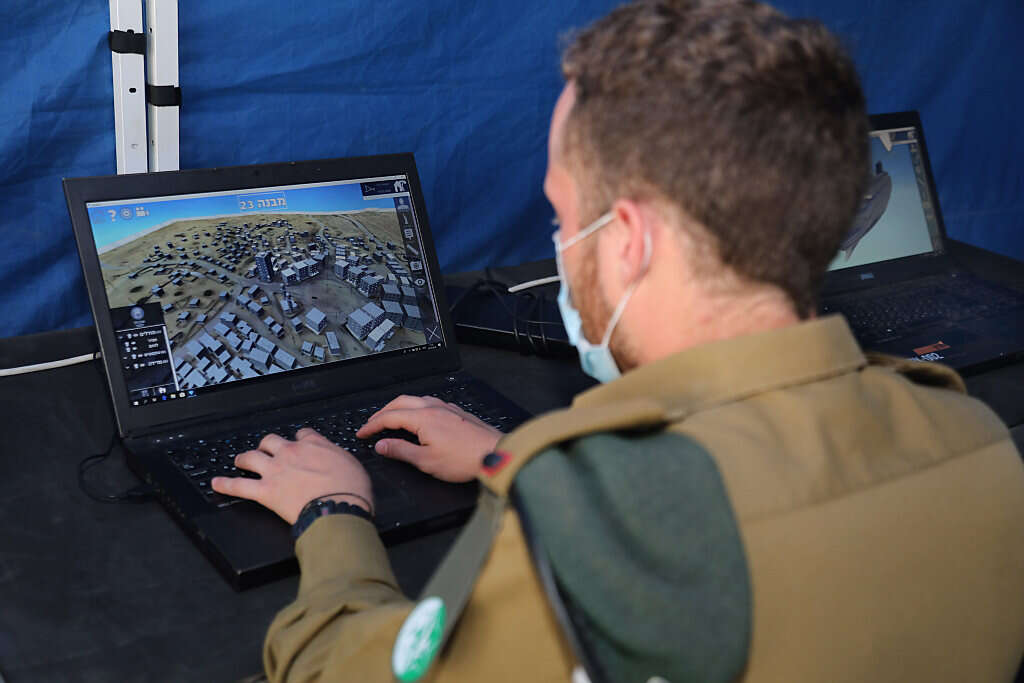קצין באגף המודיעין // צילום: גדעון מרקוביץ' // קצין באגף המודיעין ,