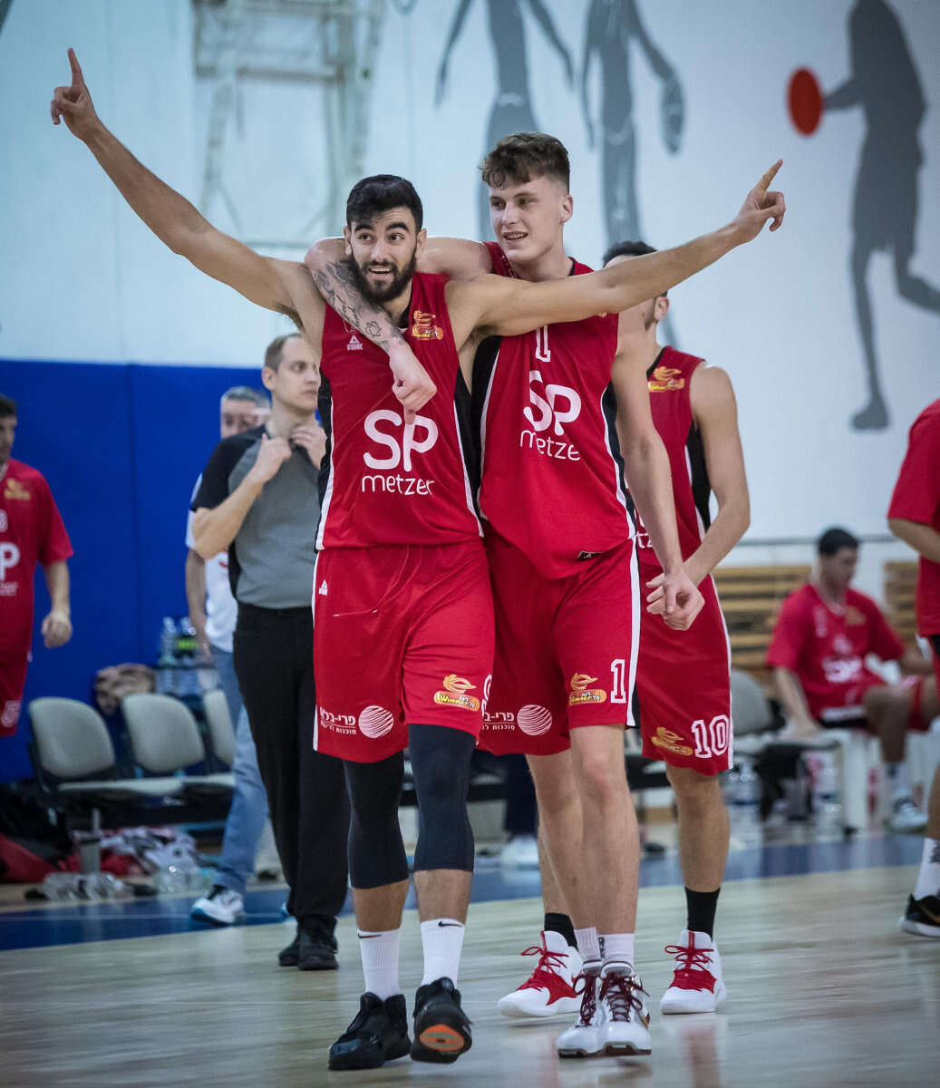 צילום: עודד קרני // שחקני הפועל חוגגים, הערב בר"ג ,