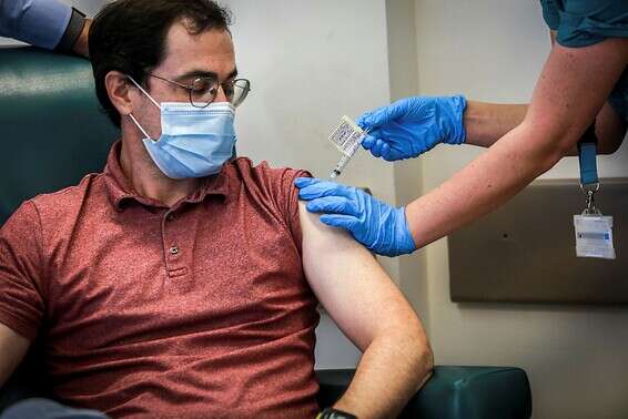 ענר אוטולנגי, מהראשונים לקבל את החיסון הישראלי נגד הקורונה, בשבוע שעבר // צילום: אורן בן חקון