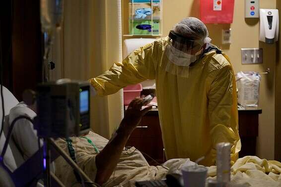 חולה קורונה בבית חולים בממפיס שבמדינת מיזורי, ארה"ב, בחודש שעבר // צילום: איי.פי.