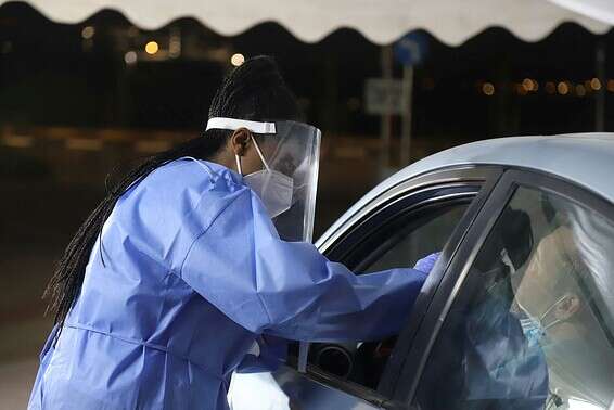 בדיקת קורונה במתחם היבדק וסע במודיעין, בשבוע שעבר // צילום: יהונתן שאול