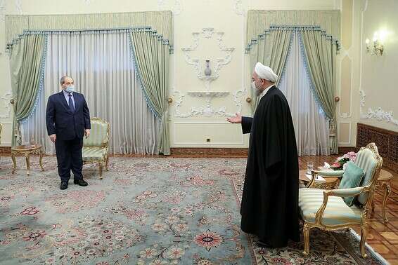 מדינות האזור יצטרכו לבחור האם הן במחנה של הטובים. חסן רוחאני עם שר החוץ הסורי, החודש בטהרן // צילום: רויטרס