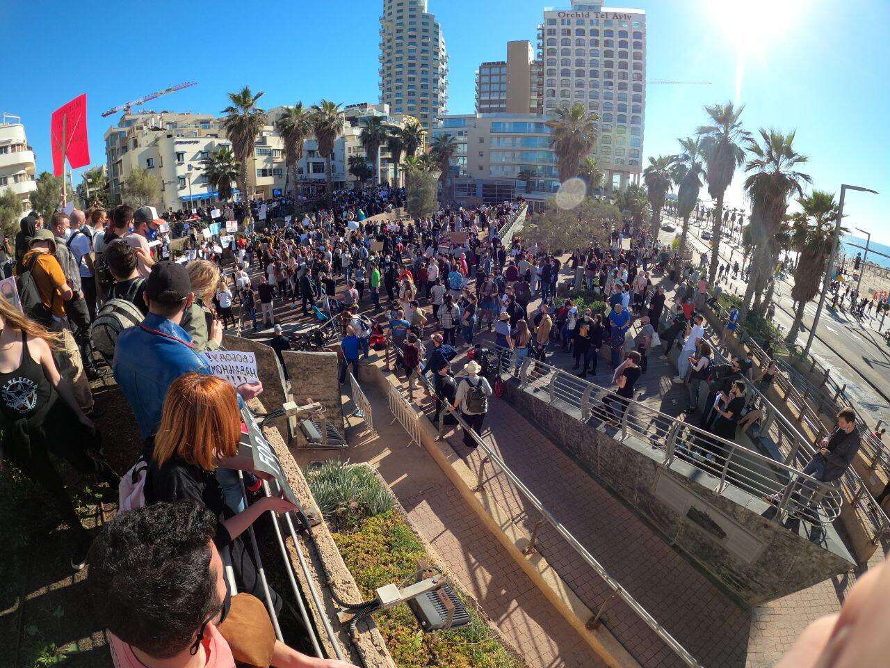ההפגנה בתל אביב, היום // צילום רחפן: קונסטנטין גימפל // ההפגנה בתל אביב, היום ,