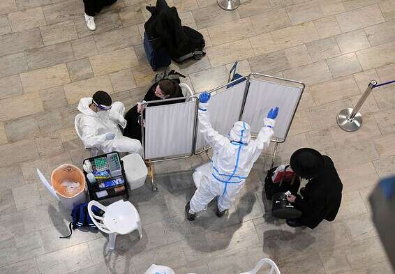 בדיקות קורונה בנתב"ג לנוסעים שנכנסו לישראל, ביום חמישי // צילום: יוסי זליגר