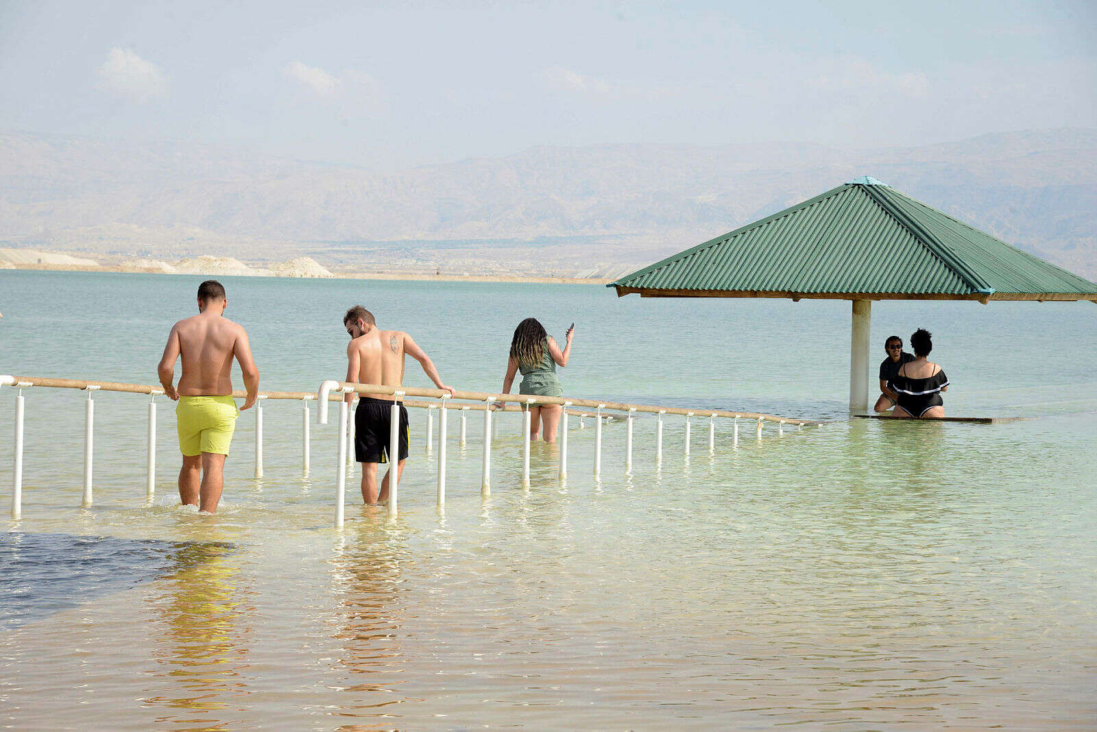 ים המלח ייפתח במתכונת מלאה למחוסנים ולמחלימים בלבד // צילום: דודו גרינשפן // ים המלח ייפתח במתכונת מלאה למחוסנים ולמחלימים בלבד ,