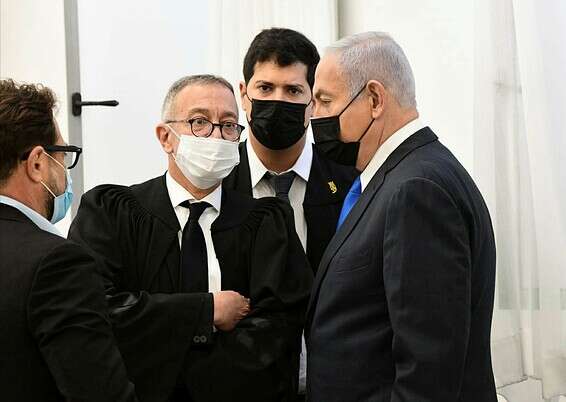 רה"מ בנימין נתניהו ועורכי דינו בבית המשפט, בחודש שעבר // צילום: ראובן קסטרו