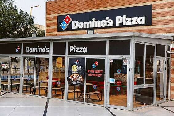 סניף של רשת דומינוס // צילום: בר כהן