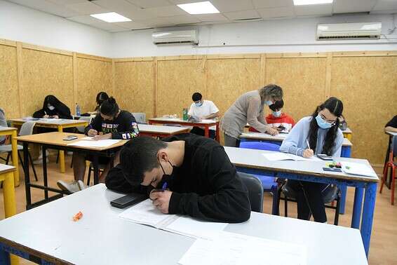 תלמידים נבחנים בבגרות במתמטיקה בתיכון מקיף יהוד, בשבוע שעבר // צילום: יוסי זליגר