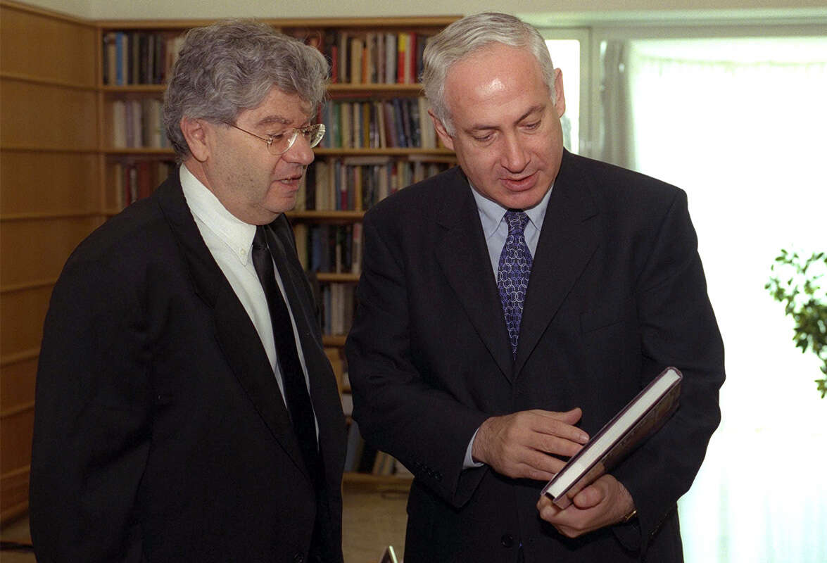 אהרן ברק עם בנימין נתניהו, בימים עברו   , עמוס בן גרשום - לע"מ