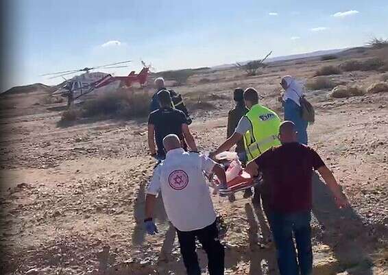 ראם מפונה לקבלת טיפול רפואי // צילום: דוברות מד"א