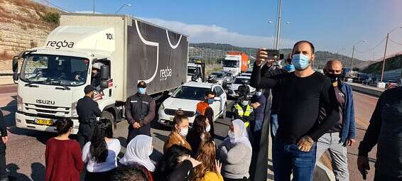 מאות אזרחים חסמו את כביש 6 // צילום: מטה מאבק הרשויות הדרוזיות והצ׳רקסיות