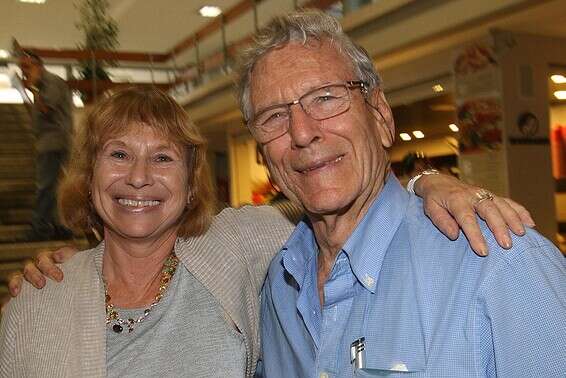 עמוס עוז ז"ל ובתו הבכורה פניה // צילום: משה שי