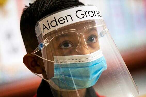 ילד בלוס אנג'לס במהלך שיעור בגן // צילום ארכיון: אי.פי.אי