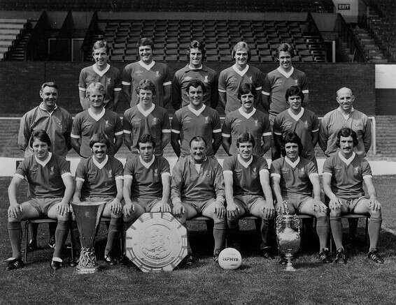 קלמנס (שורה אחרונה באמצע) עם חבריו לליברפול בשנת 77 // צילום: Getty images