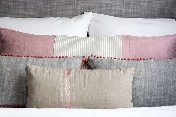 עיצוב: ניר ואלעד עיצוב פנים. ווילונות, TRAUB // צילום: יואב פלד