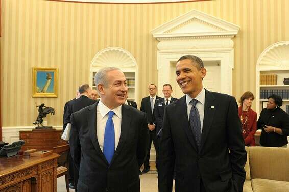 "תוהה אם דברים היו נראים אחרת". רה"מ נתניהו ונשיא ארה"ב לשעבר אובמה  בסיור בבית הלבן, ב-2012 // צילום: עמוס בן גרשום, לע"מ