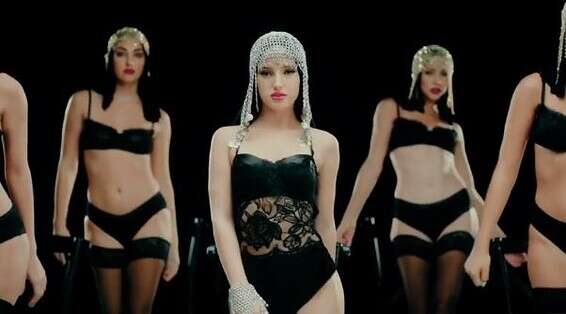 מה עוד קורה מאחורי הקלעים? עדי ביטי בקליפ