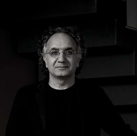 המעצב יפרח בן צבי // צילום: שי אפגין