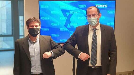 עו"ד שמחה רוטמן לצד יו"ר הציונות הדתית, ח"כ בצלאל סמוטריץ', בינואר