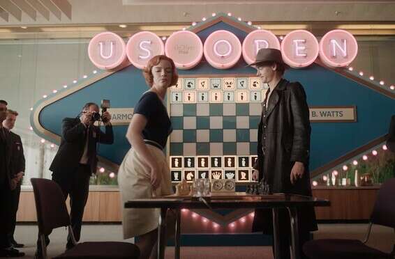 נוכחות מהפנטת על המסך. "גמביט המלכה" // צילום מסך מתוך הסדרה