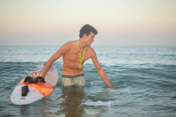 נפגשתי עם חברים ונשמתי קצת אוויר, ומבחינתי אני כבר מתכונן למטרה הגדולה שמצפה לי". כהן במים // צילום: פיני סילוק