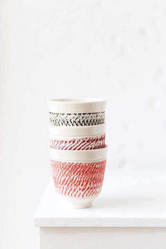  כוס פורצלן עם טקסטורה, סטודיו דווקא // צילום: שני הלוי