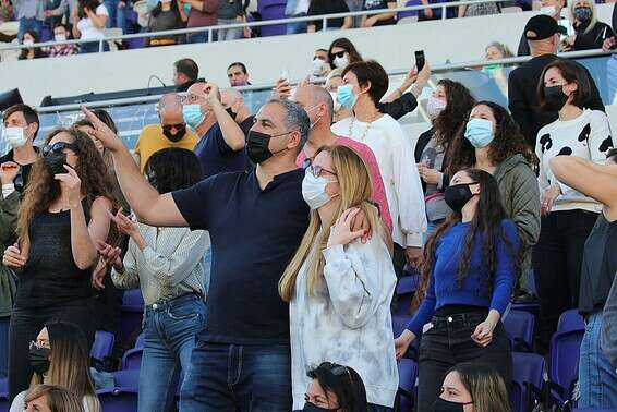 קהל בהופעה של עברי לידר בתל אביב, אתמול // צילום: קוקו