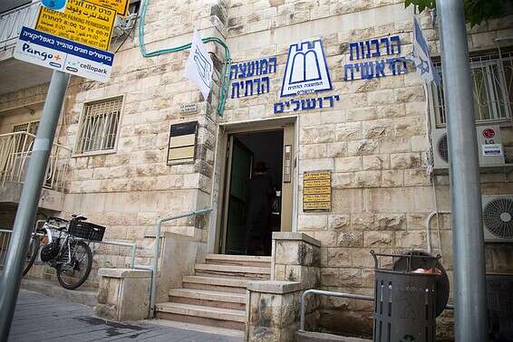 "מה הסיבה של חילונים ב-2021 לעבור ברבנות?" // צילום: אורן בן חקון