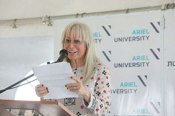 אישה עתירת זכויות. ד"ר מרים אדלסון 