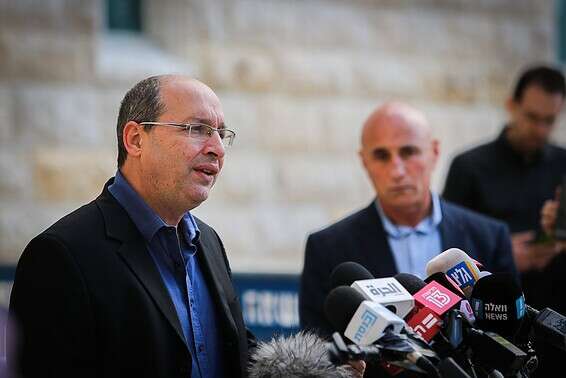 גנץ מבחינתו צריך להרגיע את המחנות בתוך כחול לבן, ולמנוע פריימריז. ניסנקורן ושלח // צילום: אורן בן חקון