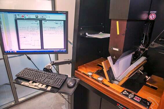 המרכז לבדיקת בחינות הבגרות. ניסוי מוצלח במערכת חדשה יותר // צילום: יהושע יוסף