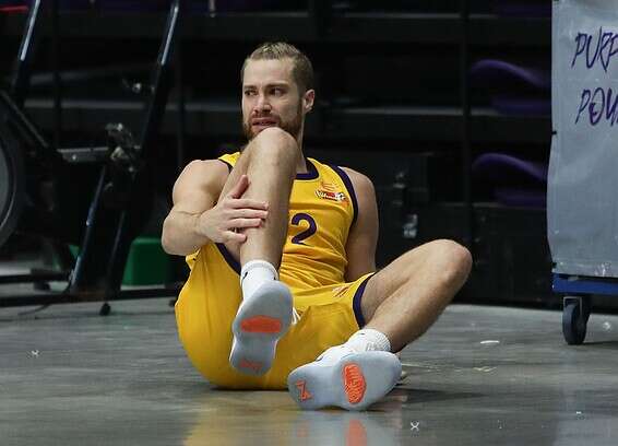  ווילי וורקמן על הפרקט. יושבת לתקופה ארוכה? // צילום: דני מרון