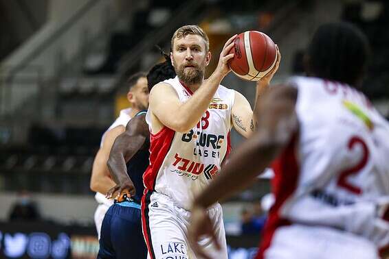  נסטרנקו. כמו בצבא, מחלק את הקריירה לשלושה חלקים // צילום: מאור אלקסלסי