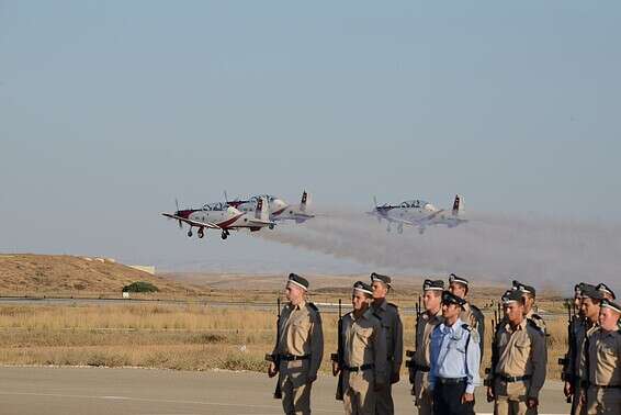 מטס "סנוניות" // צילום: דודו גרינשפן