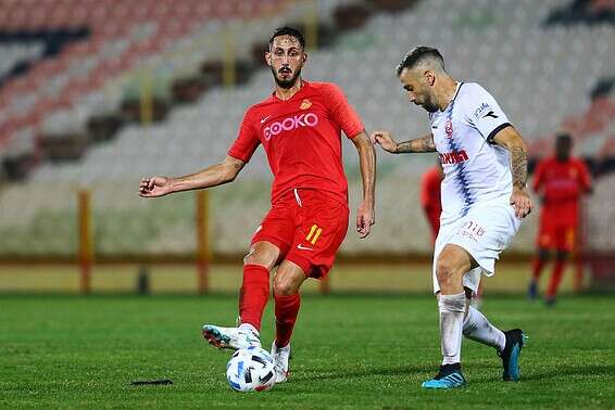 קפילוטו מנסה לעצור את יחזקאל, הערב // צילום: לירון מולדובן