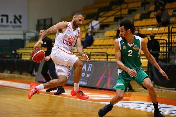 רביב לימונד מרחף בנס ציונה // צילום: לירון מולדובן