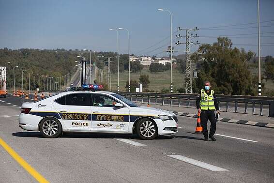 מחסום משטרתי בצומת עמיעד // צילום: דוד כהן - ג'יני