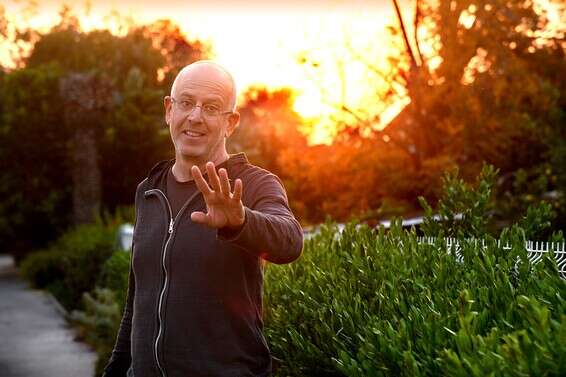 במקצוע הזה יש רגעים מופרעים שאתה מסרב לסכומי עתק ואומר לעצמך, בנאדם, איך אתה אומר לא לכסף כזה?" // צילום: אפרת אשל, איפור: ורד בדוסה