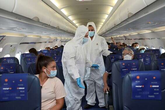 גם השנה נטוס עם מסכות - אבל מחוסנים // צילום: גדעון מרקוביץ'