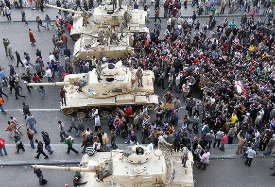 הלוויה של מפגין שנהרג בקהיר, 2011 // צילום: אי.אף.פי