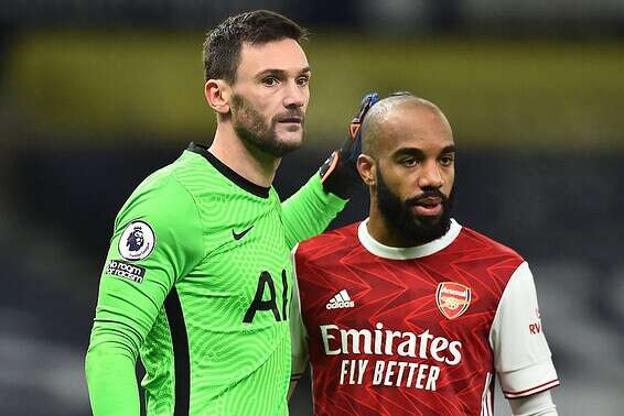 לוריס מנחם את לאקאזט, הערב // צילום: אי.אף.פי