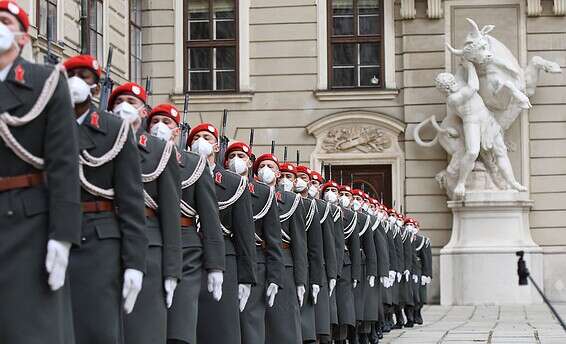 משמר הכבוד שקיבל את פני הנשיא ריבלין // צילום: איי.אף.פי