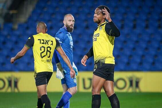 שחקני מכבי נתניה. יצליחו לאסוף 3 נקודות חשובות? // צילום: עמי שומן