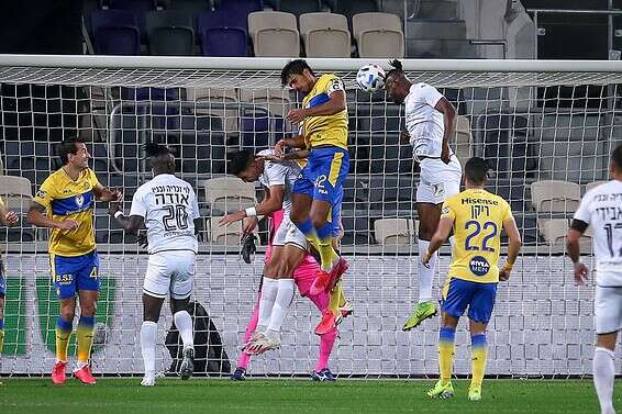 חדרה עולה ליתרון מפתיע בבלומפילד // צילום: עמי שומן