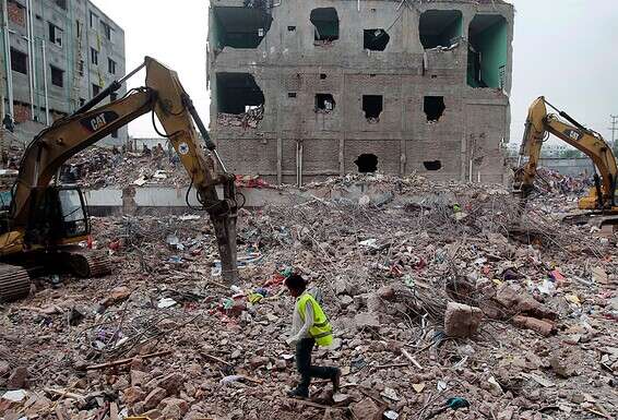 מקריסה אל קיימות. קריסת הבניין בבנגלדש, 2013 // צילום: אי.פי