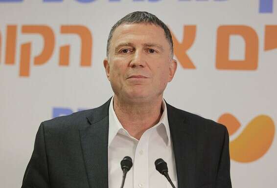 שר הבריאות אדלשטיין // צילום: אלכס קולומויסקי