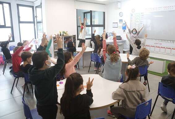 "הסתכלו על ההורים, ושכחו שגם לנו יש ילדים, וגם אנחנו צריכים פתרונות בבית". בית ספר בהרצליה, בתום הסגר האחרון