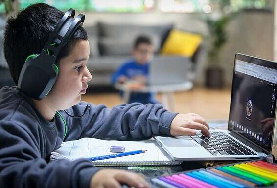 "בימי הקורונה המורים עשו הכל לבד כדי להפעיל את הנושא של למידה מרחוק" // צילום אילוסטרציה: עמי שומן