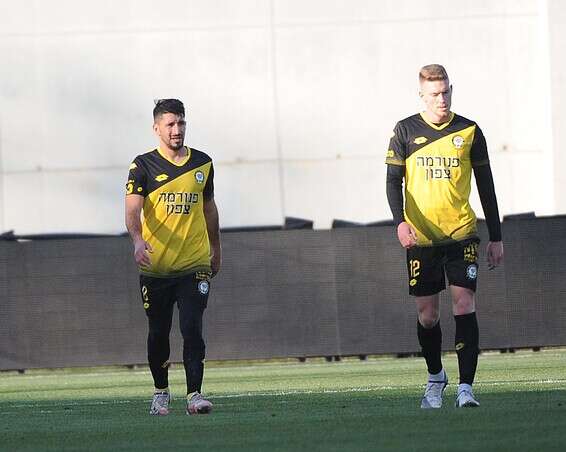 שחקני נתניה מיואשים, היום // צילום: ברני ארדוב