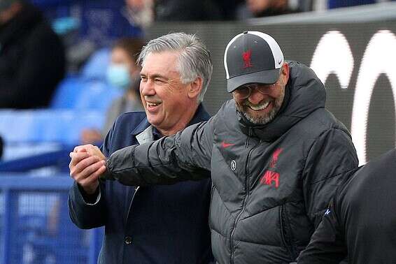 קלופ ואנצ'לוטי. החיוכים לא נראו אחרי השריקה // צילום: אי-פי 